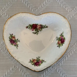 Plato de baratija Royal Albert Valentine Old Country Roses en forma de corazón - Imagen 1 de 7