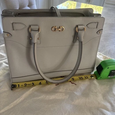 Auténtico Bolso de Mano Salvatore Ferragamo “Briana” Cuero Repujado Hecho en Italia Foto 1 de 4