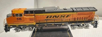 Atlas Master Gold Series HO Scale Dash 8-40BW Locomotive BNSF #516 - Image 1 of 4