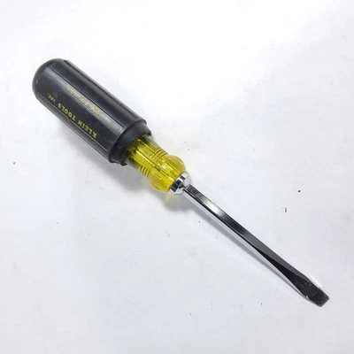 Destornillador ranurado Klein Tools 600-4 de 4 pulgadas Foto 1 de 4