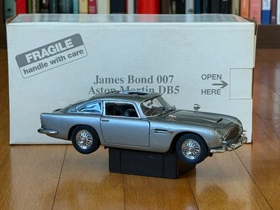 Aston Martin DB5 1964 Danbury Mint, James Bond 007 plata 1/24 diecast con caja Foto 1 de 4