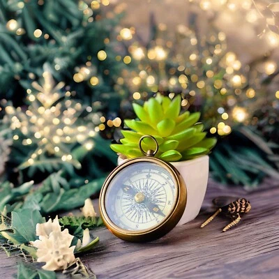 Brújula de trabajo personalizada de latón puro hecha a mano - dorada - regalo para Halloween Foto 1 de 4