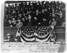 Photo:President Taft throwing out the first ball, Washington D.C. 1909