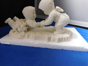 Snowbabies "HELP ME I'M STUCK!" 68179 DEPTARTMENT 56 SNOWBABIES - Picture 1 of 4