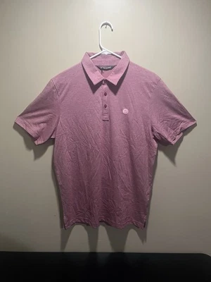 NUEVO CON ETIQUETAS - POLO TRAVIS MATHEW ZINNA PARA HOMBRE, TALLA: L, COLOR: BREZO CARDINAL Foto 1 de 4