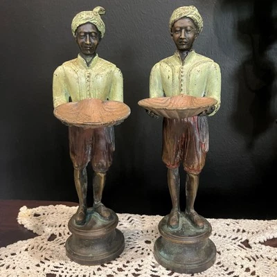 Par de estatuillas de bronce vintage negras amoor/siervos indios con bandejas concha Foto 1 de 4