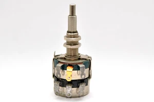 MIL spec Doppel-Potentiometer von Clarostat Typ 575B26, 100 kΩ + 75 Ω lin., NOS - Picture 1 of 16