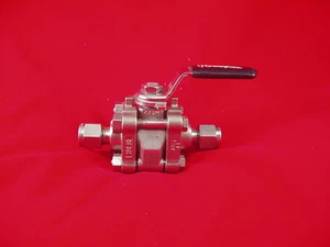 Swagelok SS 1/4" Ball Valve, 60 Series, SS-62TS4 - Picture 1 of 1