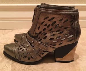 MICHAEL ANTONIO STUDIO Pewter Metallic Straps Buckles Zip Ankle Booties 7M NEW!! - Picture 1 of 12