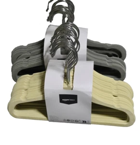 30 perchas de terciopelo Amazon Kids gris y verde (1 paquete de 15 cada una) nuevas - Imagen 1 de 1
