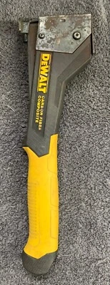Grapadora de martillos de fibra de carbono DEWALT DWHT75900 Foto 1 de 4