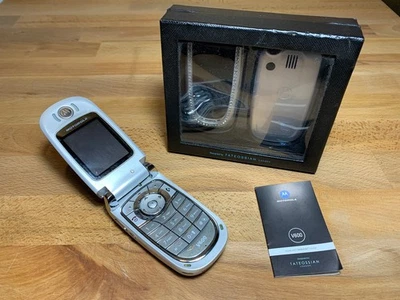 Cellulare Motorola V600 e cover con cristalli Swarovski veri NO CARICABATTERIE - Immagine 1 di 4