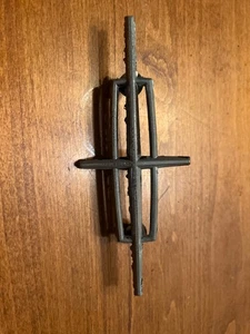 OEM  1963 1964 1965 LINCOLN TRUNK LID CHROME EMBLEM C4VB-5342508-A - Bild 1 von 2