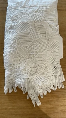 Falda de cuna Pottery Barn Kids Lilly Pulitzer con ojales 16" blanca caída Foto 1 de 4