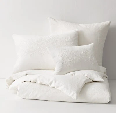 全新带标签 One Restoration Hardware RH 青少年刺绣 Anya 标准 Sham 白色 26"X20 — 第 1/4 张图片