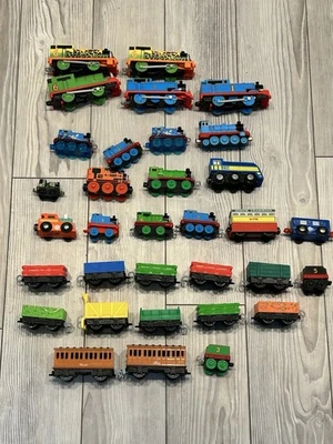 Thomas el Tren y Amigos Varios Tamaños Lote de 33 Vagones de Tren Surtidos Foto 1 de 4