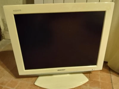 televisore usato Sharp Aquos LCD 21 Pollici - Immagine 1 di 2