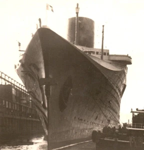 S S Normandie French Liner Empire State Building RPPC Postcard - Picture 1 of 3