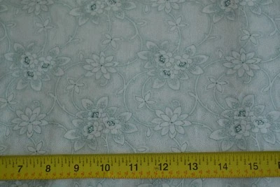 Colcha floral de algodão, molas, N300 por 1/2 jarda, vintage, verde e creme - Imagem 1 de 4