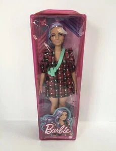 Barbie Fashionistas Puppe #157 Curvy Lavender Hair Cowboystiefel Barbie Doll Neu - Bild 1 von 9