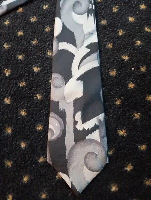 Gravata Surrey Vintage Masculina 58 em Seda 100% Cinza Preta Geo Abstrata Larga Fabricada Nos EUA - Imagem 1 de 3