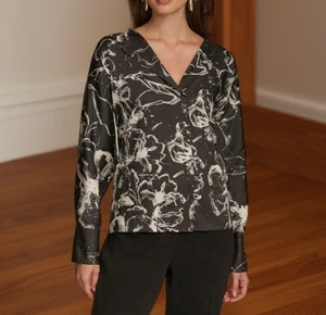 Donna Karan Womens Printed Long Sleeveless V Neck Blouse Black Multi Size S NWT - Picture 1 of 2