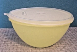 VINTAGE TUPPERWARE #235 YELLOW WONDERLIER BOWL WITH #228 WHITE LID - Picture 1 of 4