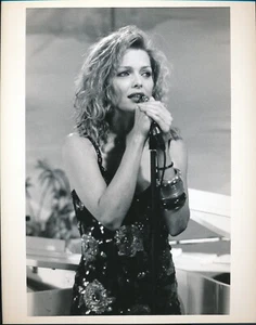MICHELLE PFEIFFER - DIE FABELHAFTEN BÄCKERJUNGEN - ORIGINAL GALERIEFOTO #3 - 1989 - Bild 1 von 1
