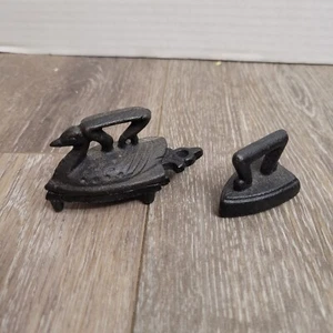 Vintage 2 MINIATURE SAD IRONS and TRIVET, SWAN 2" , REGULAR 1.5" - Picture 1 of 7