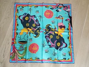 Bufanda colorida cuadrada de seda de alta calidad 100 % SILK LANG; 36x36", hombres montando toros - Imagen 1 de 5