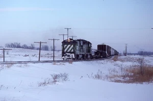 GH Orig Slide BN Burlington Northern U30B #5780+1 w/Train Hanley Falls MN 1986 - Picture 1 of 1