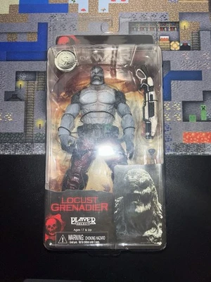NECA Player Select 2010 Gears of War 2 Locust Grenadier (✔️Toys R Us Exclusive) - Imagem 1 de 4