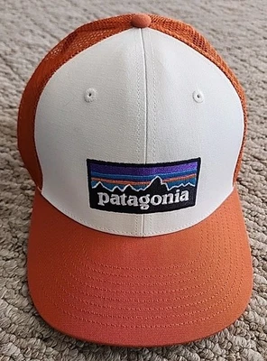 Nuevo con etiquetas Nuevo Sombrero de Camionero Patagonia P-6 Logo Snapback Blanco con Cola Roja Óxido Foto 1 de 4