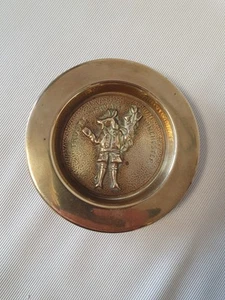 Plato de latón The Trusty Servant Winchester College - Imagen 1 de 8
