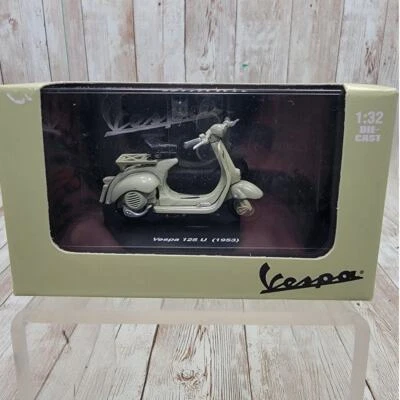 NewRay Vespa 125 Scooter (1948) - 1:32 Scale Diecast - Image 1 of 4