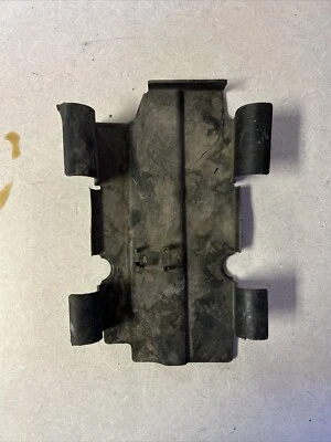 Honda V65 Magna 1983 VF1100C CUBIERTA INTERIOR PLÁSTICO PROTECTOR VF 1100 Foto 1 de 2