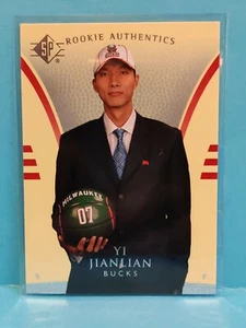2007-08 Upper Deck SP Rookie Authentics Yi Jianlian Rookie Card #102 - Bucks - Bild 1 von 2