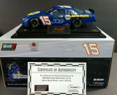 MICHAEL WALTRIP #15 NAPA 2004 Test Car & Stop Watch 1:24 REVELL COLLECTION - Image 1 of 4