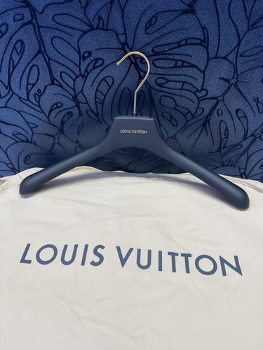 LOUIS VUITTON（LV） Autentica borsa abito LOUIS VUITTON in tessuto di tela. Misure circa 62"x23"x4"