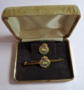 Olympics Sports Pin Badge - FEDERACION ESPAÑOLA TIRO OLIMPICO. Pin and Tie Pin - Picture 1 of 4
