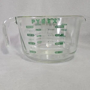 VTG Pyrex Glass Measuring Cup ~  GREEN SPELL OUT ~ 8 Cup 2 QT 64 Oz Corning USA - Picture 1 of 11