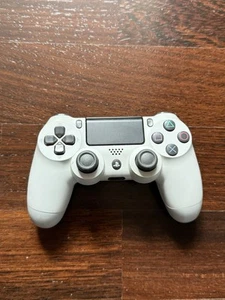 Sony Dualshock 4 Wireless Controller per PlayStation 4 - Glacier White - Foto 1 di 3
