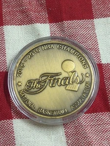 CHALLENGE COIN 2015-2016 NBA CHAMPIONS THE FINALS LEBRON JAMES CLEVELAND CAVS - Picture 1 of 3