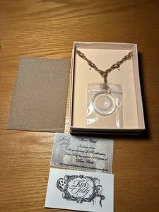 Kirks Folly Mondkind geschnitzter klarer Kristall Anhänger Halskette 15. Jahrestag - Bild 1 von 4