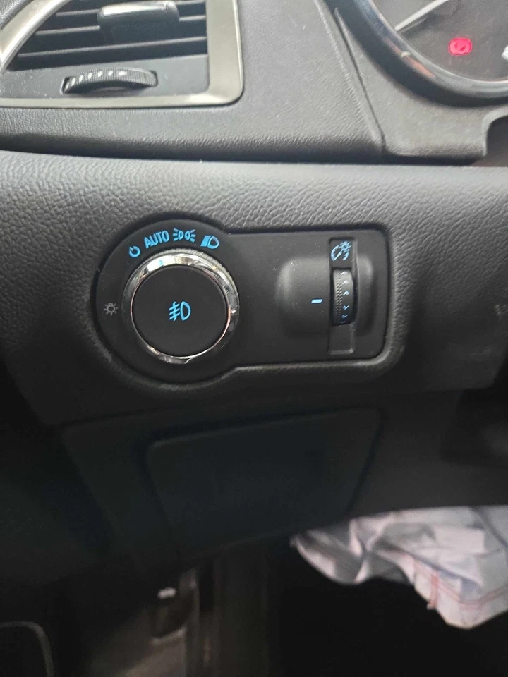 Interruptor de faros (dash Mtd) BUICK VERANO 12 13 14 15 16 17 Foto 1 de 1