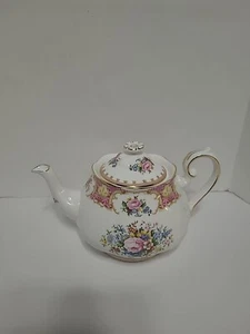 ROYAL ALBERT Bone China LADY CARLYLE TEAPOT & LID Six Cup Capacity Tea Pot - Picture 1 of 8