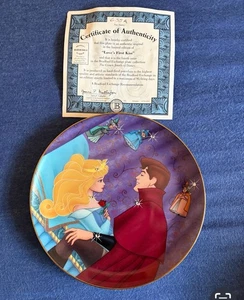 Wonderful Sleeping beautys " Loves first Kiss" collectors plate brand new - Picture 1 of 1