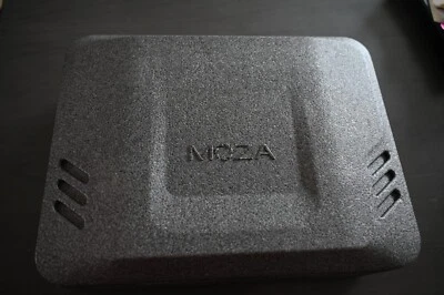 Moza AirCross 2 3-Axis Handheld Gimbal Stabilizer Professional Kit - Image 1 of 4