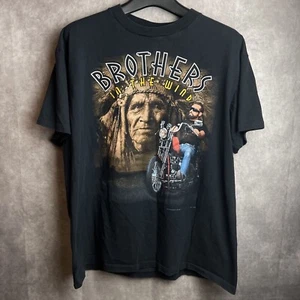 Camiseta Vintage 3D Emblema Brothers In The Wind Motociclista Nativo Americano Talla XL EE. UU. - Imagen 1 de 4