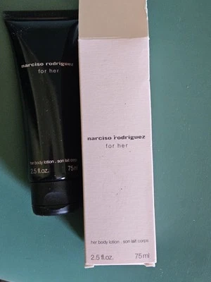 Narciso Rodriguez For Her, 2.5oz 75 ml Loción Corporal Perfumada 2.5 OZ Nueva con Caja Foto 1 de 4